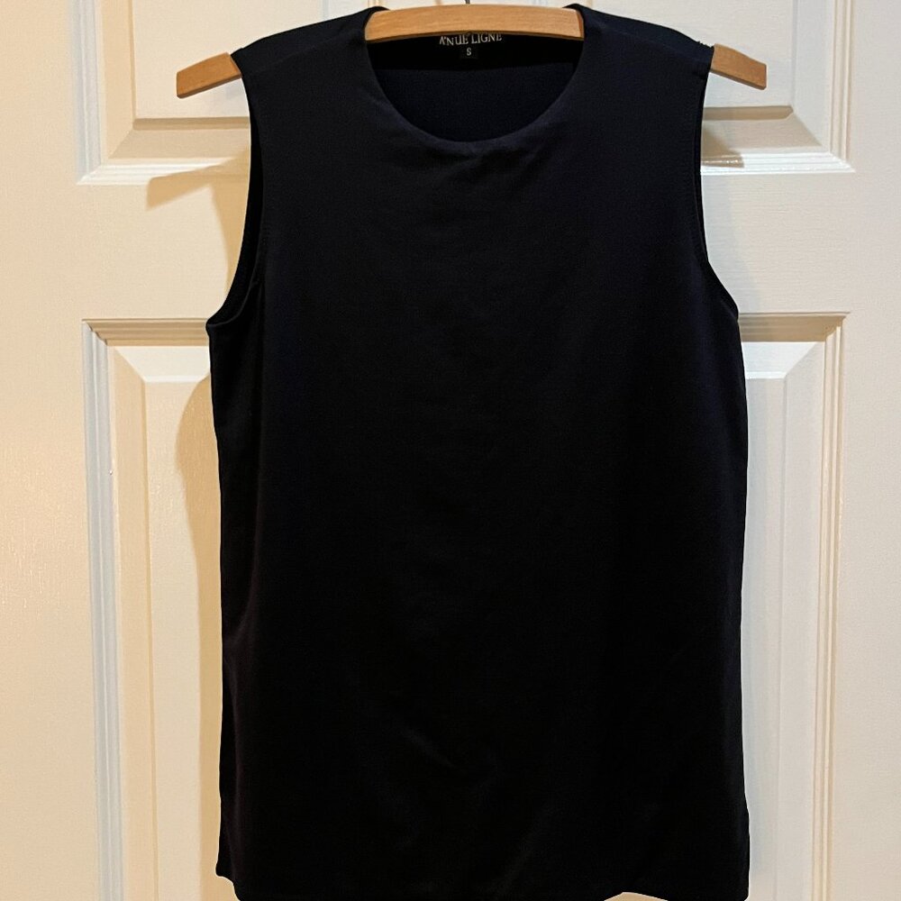 A'nue Ligne Small Sleeveless Black Blouse